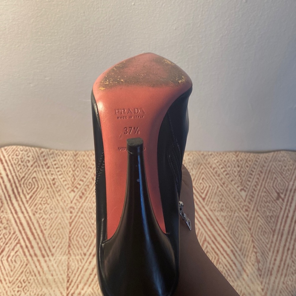 Prada boots worn before. Just the boots. no box. good condition.